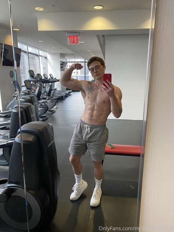 Want me to lift you? 💪