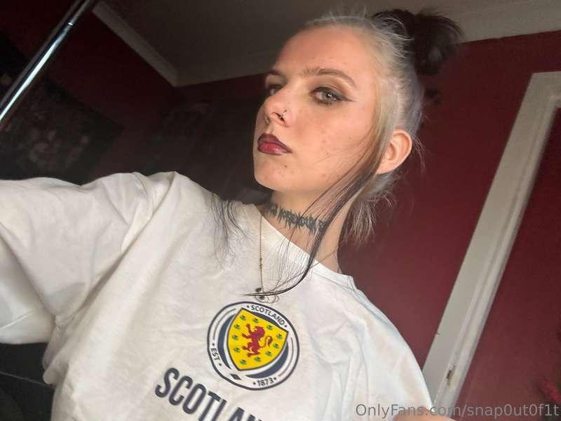 snap0ut0f1t image #0