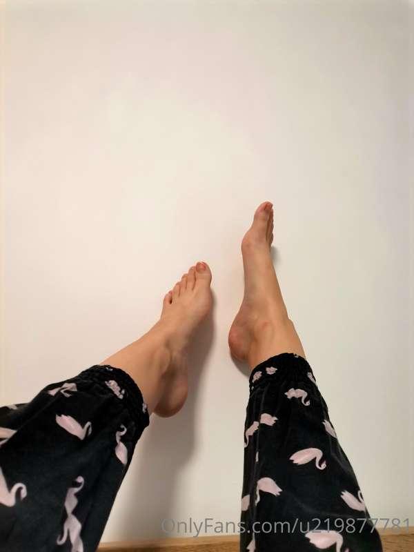 My first post all natural and cute feet. 😊