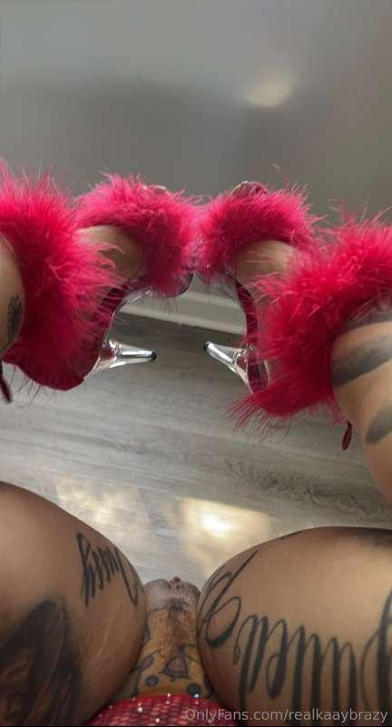 You like hairy pussy or bald pussy ?? Answer my fukin questi..