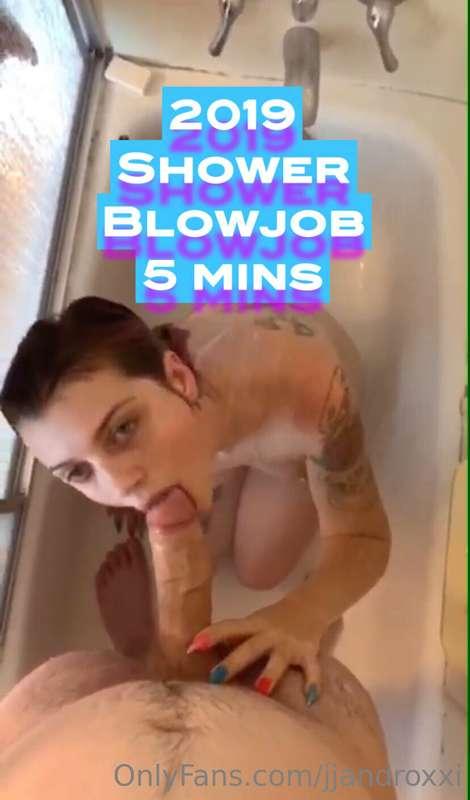 @Roxxi-Diamond always sucks my cock when we shower together ..