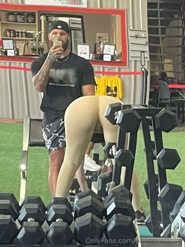 Today I handed my trainer my phone and asked him to snap som..