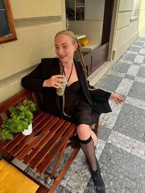 I feel like a graduate🔔girl Will you buy me another cocktail..