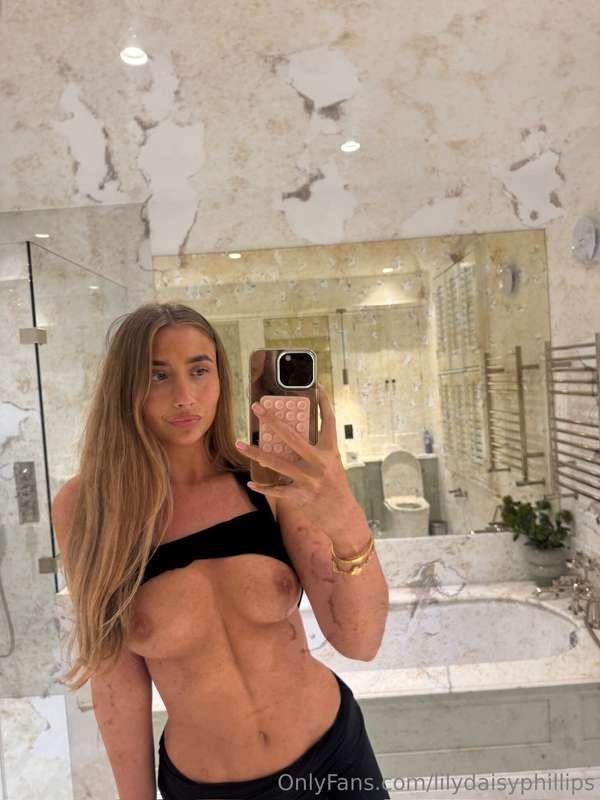 lilydaisyphillips image #0