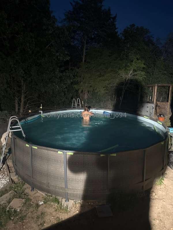 Come help me clean my pool 💦 it got a little nasty while I w..