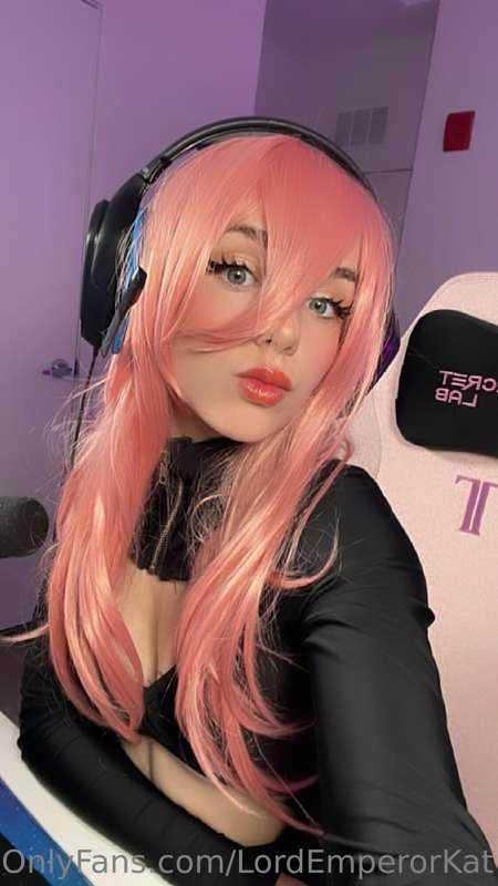 Message me your wildest fantasy😈