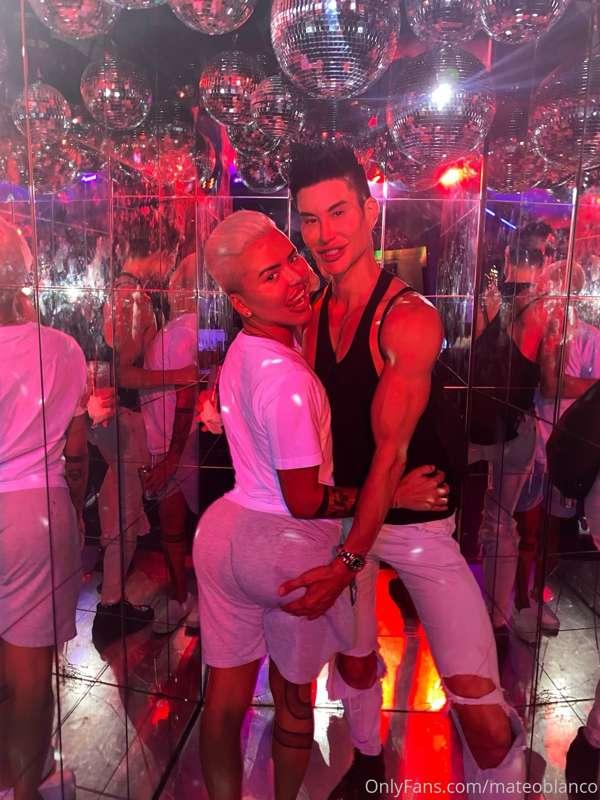 Tip this post if you’d love to see @thehumankendoll and I co..