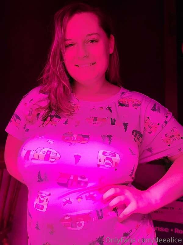 Trippy vibes for tonight! 💓😏 the light is coming from out fl..