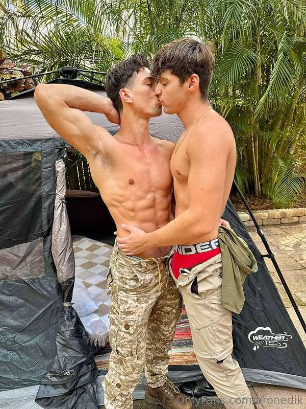 Taking it raw in nature makes me so fucking feral 🥵 his big ..