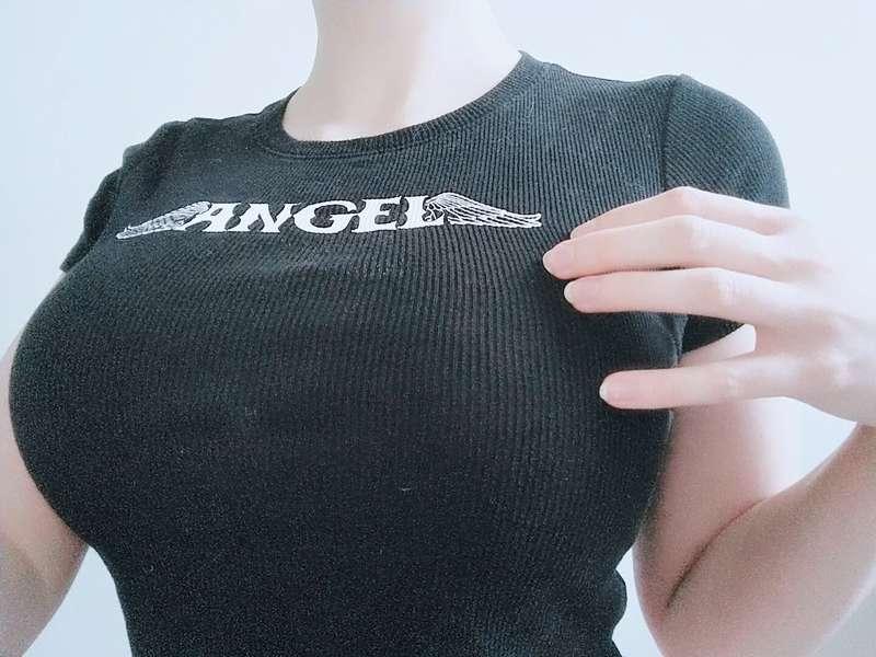 Bouncing my boobies and playing with my nipples in this litt..