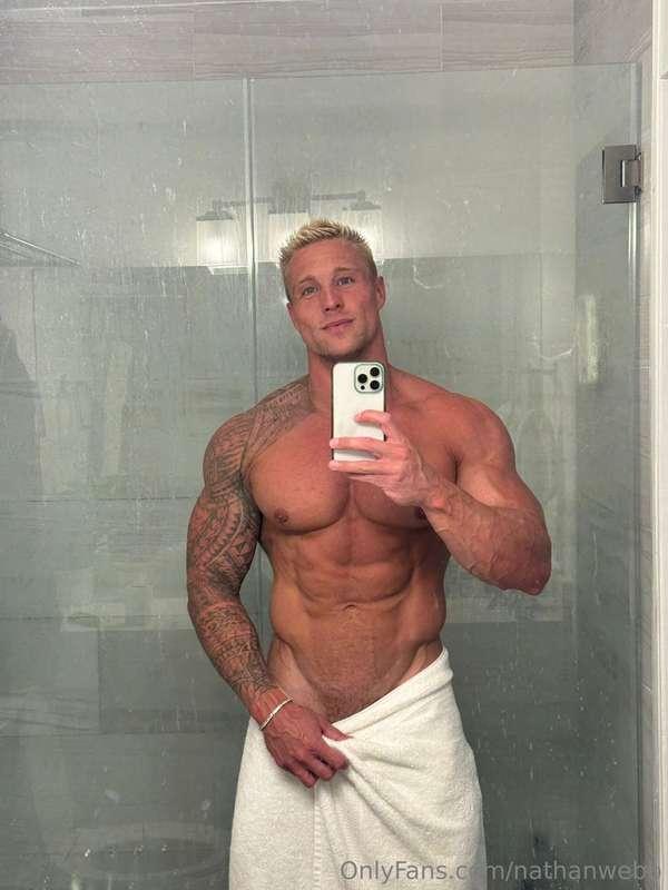 so horny and cant sleep... check ur dms ;)