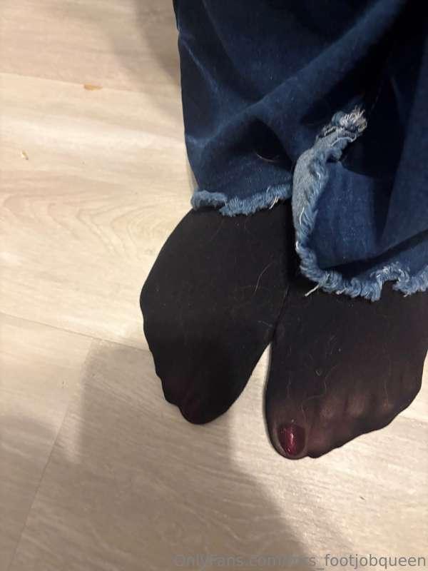 mrs_footjobqueen image #5