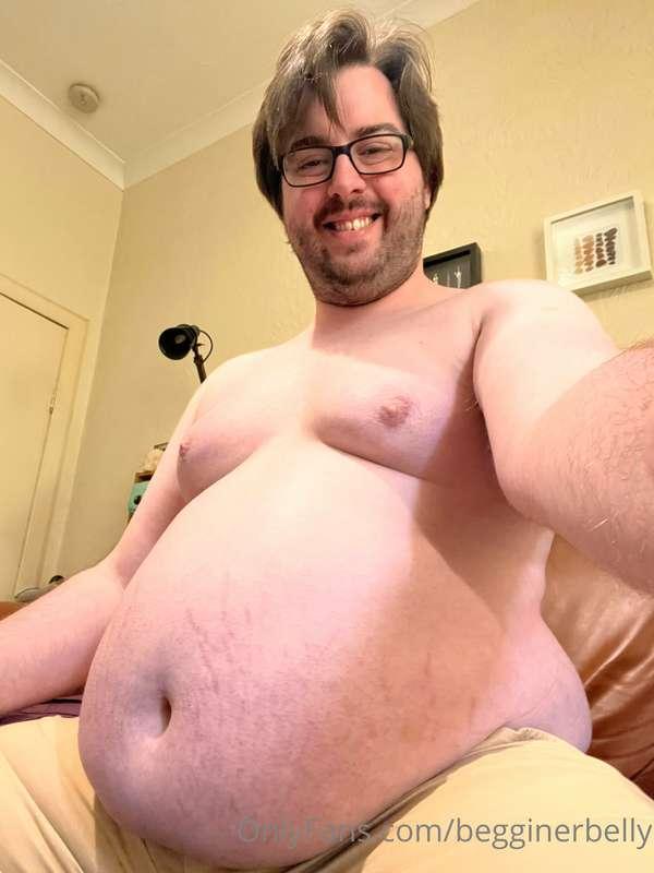 Going out for lunch today with friends and I feel my belly i..