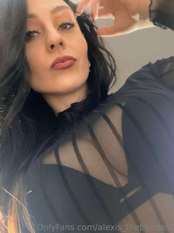 Look at me! 😈👸🏻 Admire your Queen and send a nice tip under ..