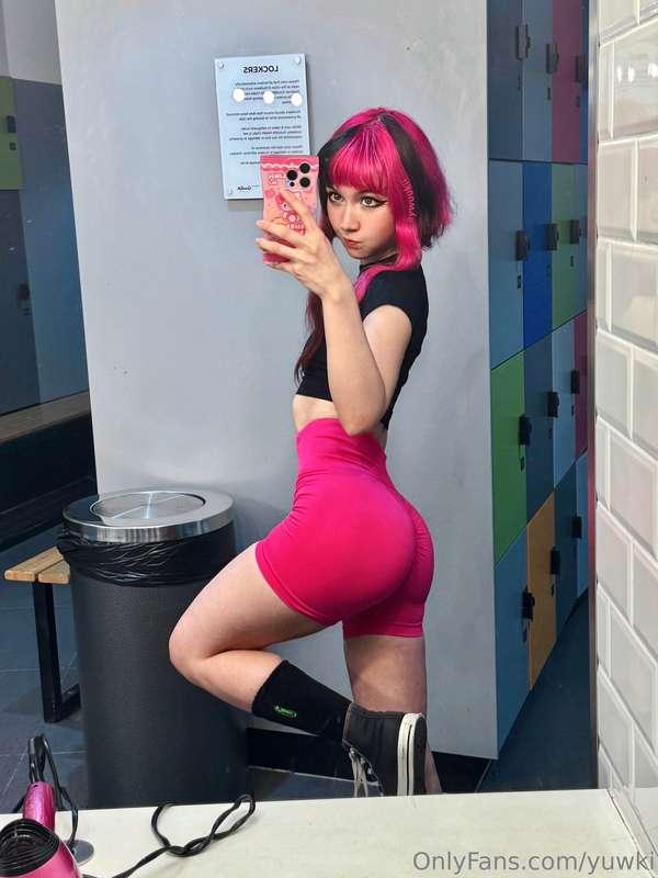 more pics of my ass in these hot pink shorts