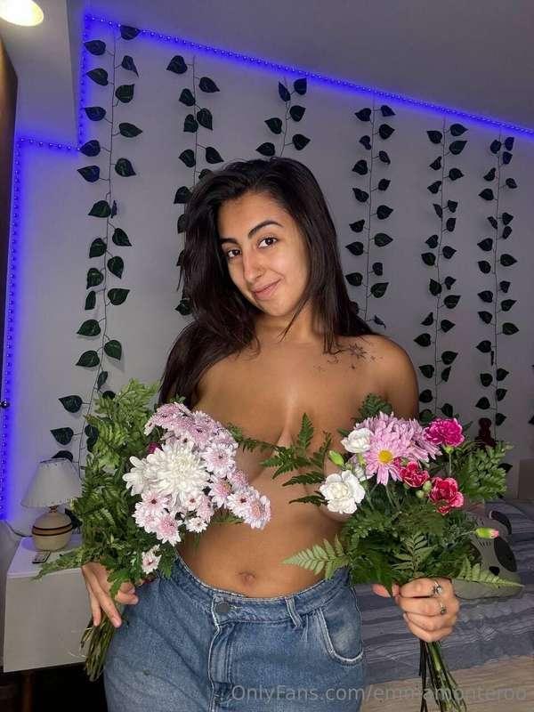would u give gift me those flowers even tho i use them to hi..
