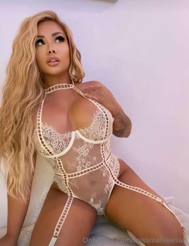 I’m your sex slave 🥺 tell me what to do 😈👅