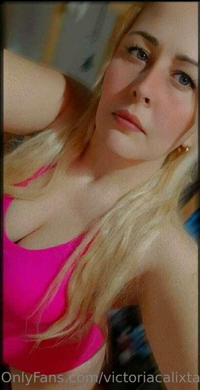 Online 24/7  @victoriacalixta  Very horny 😍🔥💦 Videos hot 60%..
