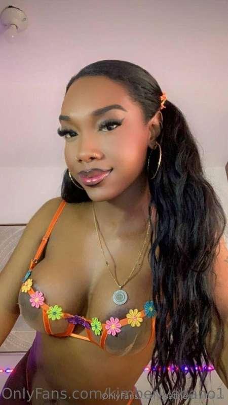 @kimberlyebano1 Page is FREE 🤗 Your Latina Queen is waiting ..