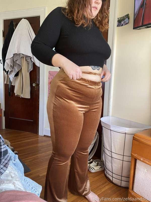 These pants though. Love the way they show my belly and boot..