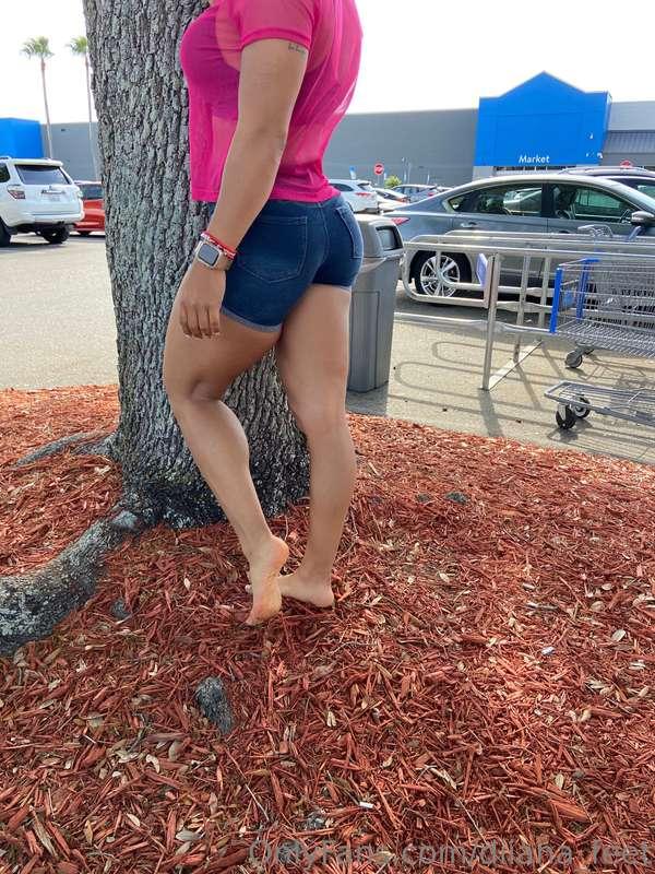 El la Walmart 🦶🏻