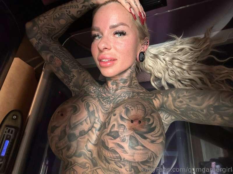 😈tanning ist just so relaxing for me , I like it HOT & SWEAT..
