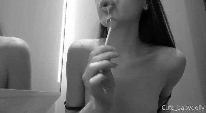 You're not going to look at lollipops as simple candies after seeing this 🍭

