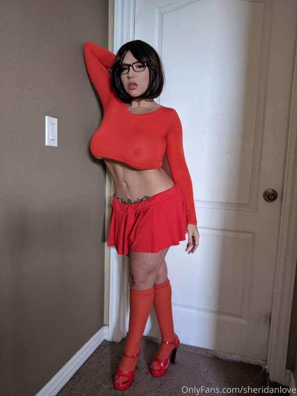 Jinkies!!! About to send out a throwback video of sexy Velma..