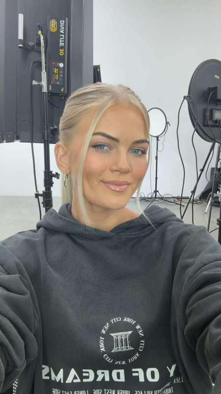 shooting for something fun today hehe...on my phone tho so c..