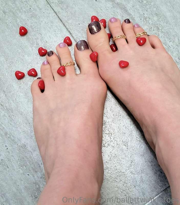 Happy Valentine's Day from my toes to you! ❤️👣😘