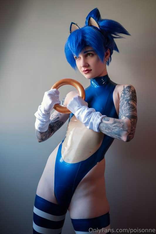 Oh why not give you one last good Sonic shot before we start..