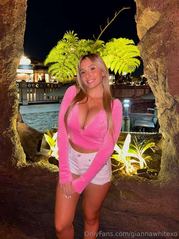 Late night…more like freaky night…join me! 😈🌃