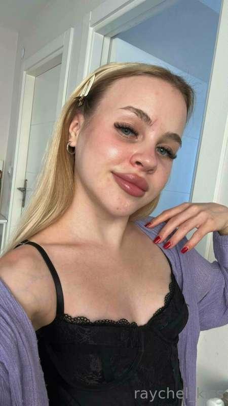 i`m so horny today guys😈 let`s have some dirty talk in dms😋