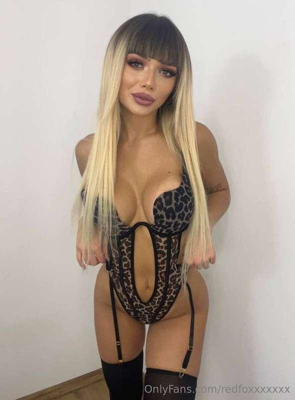 This is your chance to make this cute petite slut @lesliesha..