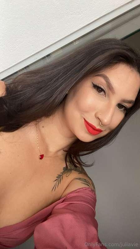 Do you like my lipstick? 🫦 i give everyone a kiss in DM🥰