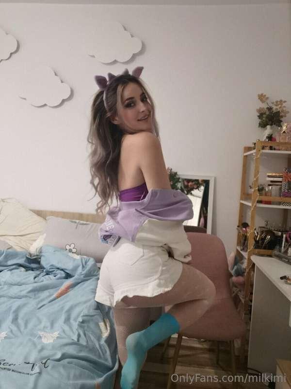 Little bat girl with big desire to play 🦇😈