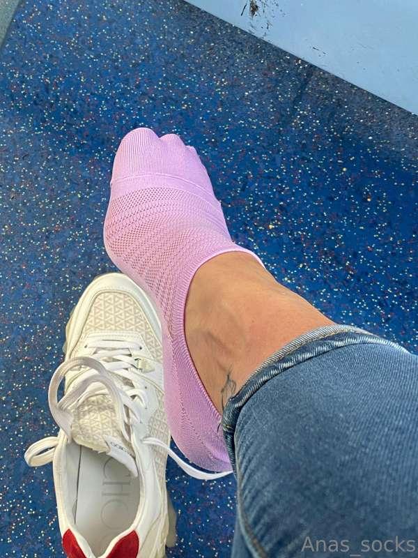 I love when my TOES are matching my SOCKS 💜