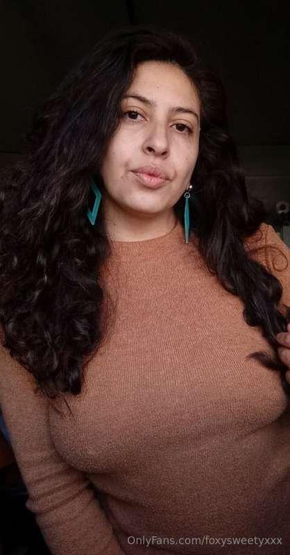 😊A latina with irresistible curves & ass, a soothing gaze, a..