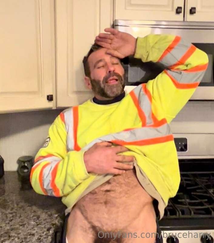In need of a warm wet hole 🤤 after a strenuous and physicall..