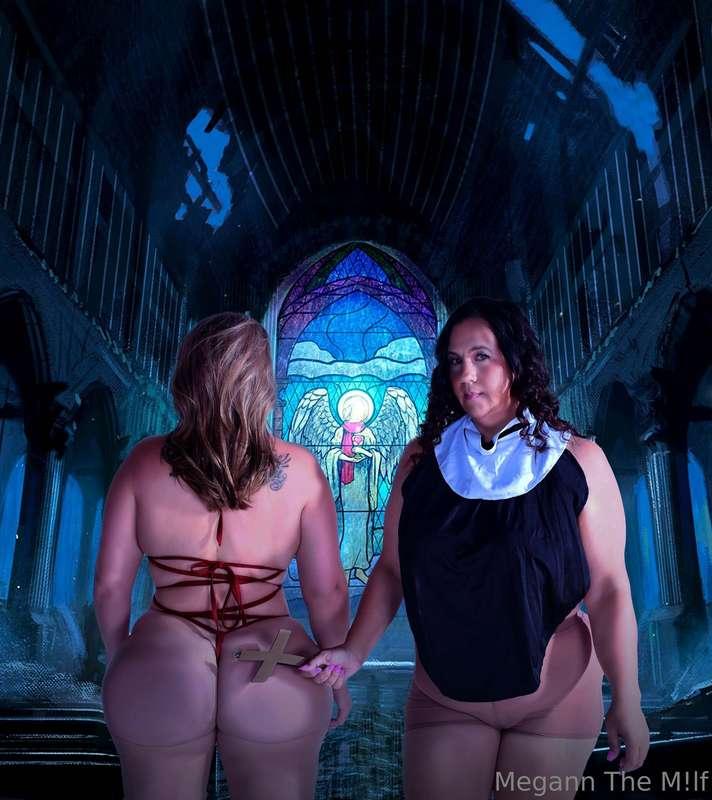 Catch Me and my M!lf sister @hollieberryyyyyyy being naughty..
