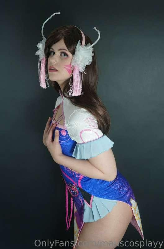 How are you doing today...? Do you like this dress on me? 💜