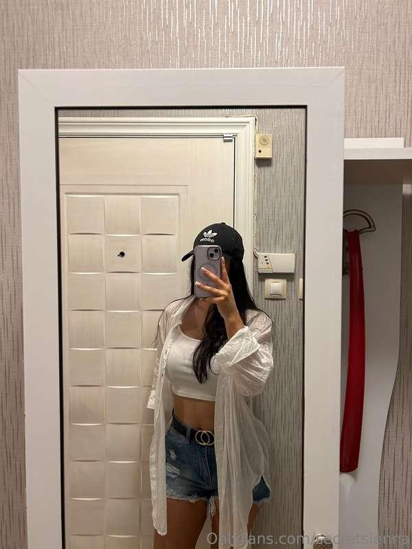 Its warm today!!! 🤩 I need to do some food shopping, this is..