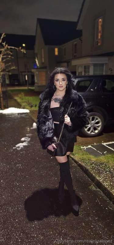 I'm ready for our date daddy 🖤🖤