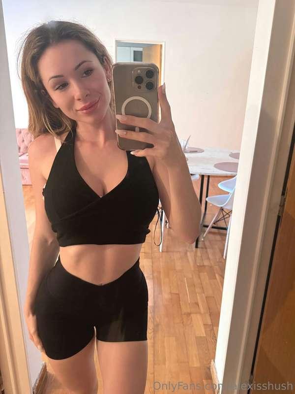 Want to be my gym buddy? 🖤