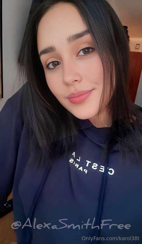 Hey babe I’m 🍬🎀 @AlexasmithFree 🎀🍬 I’m a little shy and inno..