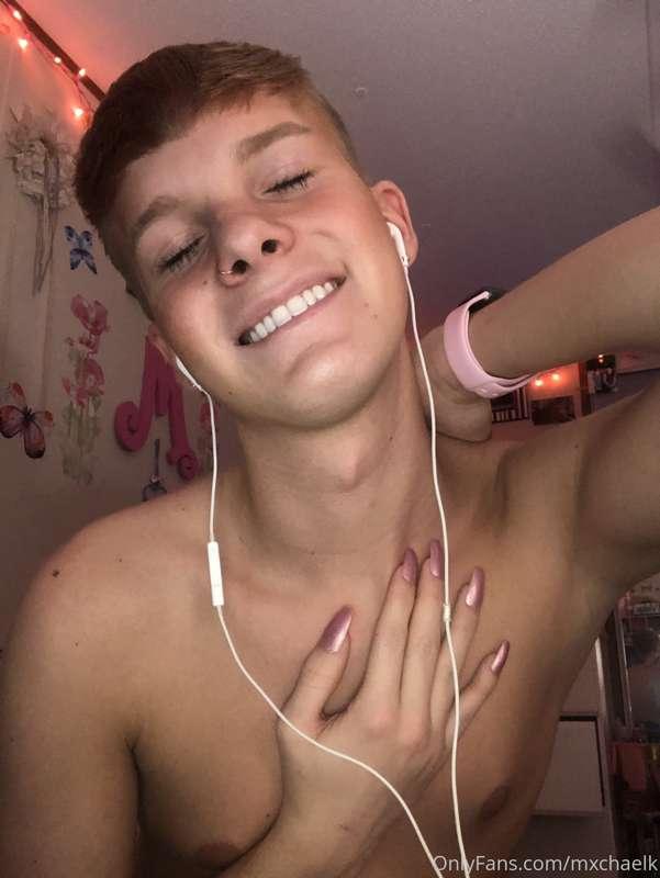 Been busy this morning but wait till tonight😏 i wanna suck o..