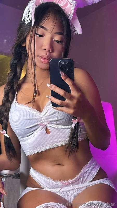 Can I be your little snow bunny? 🤭🐇