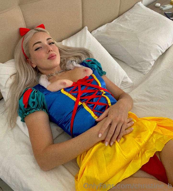Hello from Snow White🥰🎃