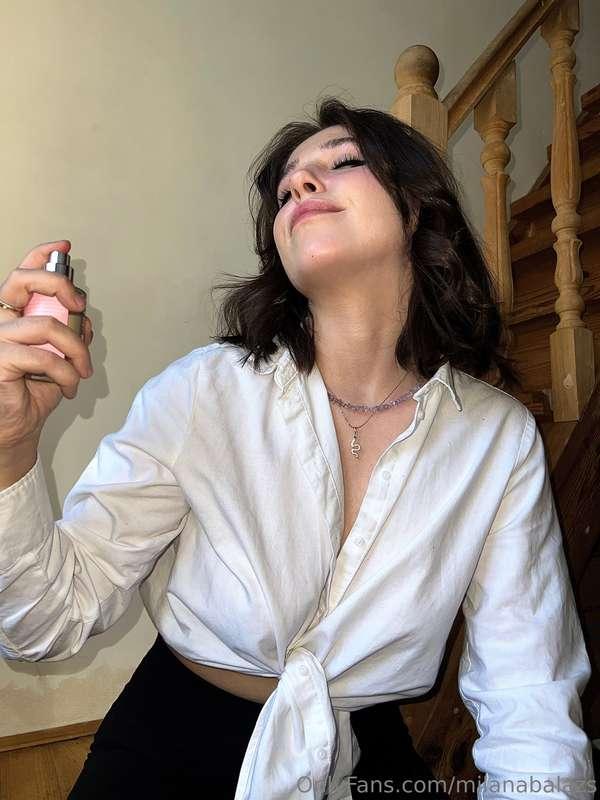 What's better than sweet vanilla perfume and a good mood? 🤍