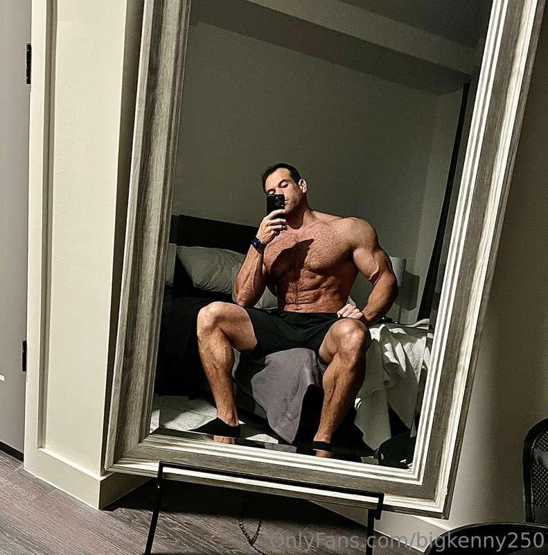 Merry Christmas from the Alpha Muscle God 🎅🏼🤴🏻💪🏼🦶🏼